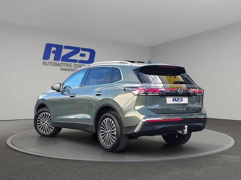 Gebraucht VW Tiguan 193 PS (141 kW) 2025 Cipressinogrün metallic SUV