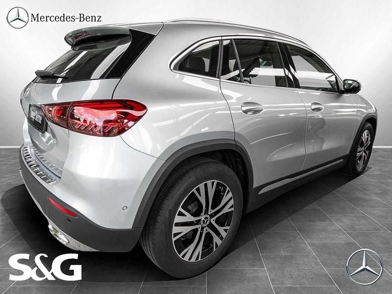 Gebraucht Mercedes GLA180 Progressive 136 PS (100 kW) 2024 Silber SUV