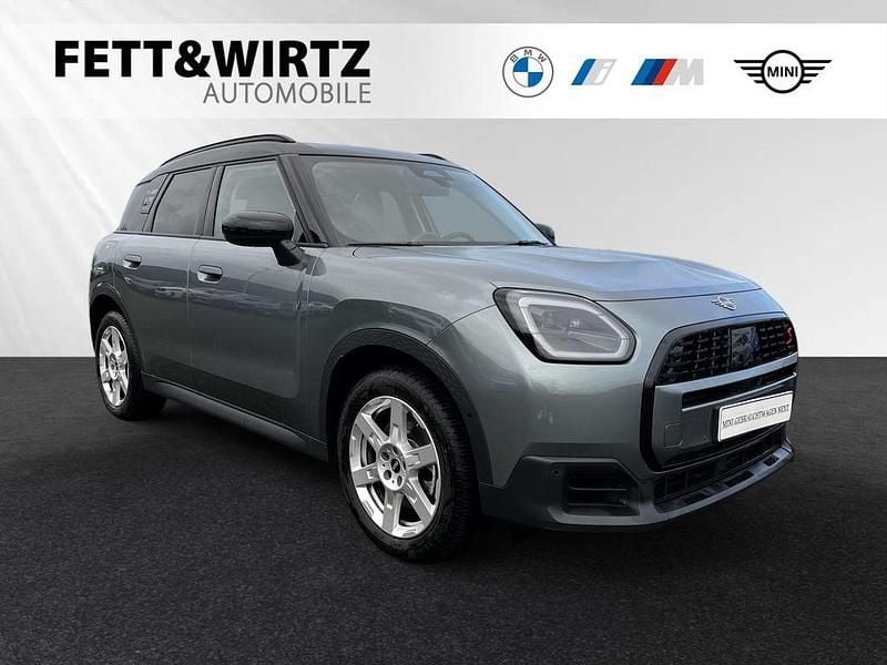 Smokey green metallic Gebraucht 2025 Mini Countryman SUV | 36.770 € (Superpreis) - Bild 1/3