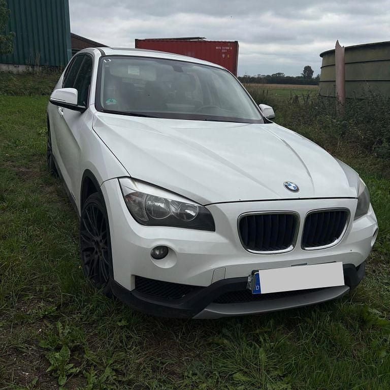 Weiß Gebraucht 2012 BMW X1 SUV | 4.500 € - Bild 1/4