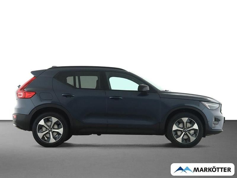 Neu Volvo XC40 Plus 163 PS (119 kW) 2026 Blau SUV