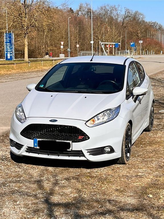 Grau Gebraucht 2016 Ford Fiesta ST200 Kleinwagen | 14.800 € (Fairer Preis) - Bild 1/4