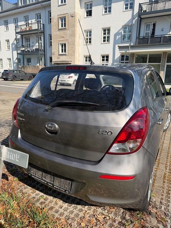 Gebraucht Hyundai i20 Classic 86 PS (63 kW) 2012 Grau Kleinwagen