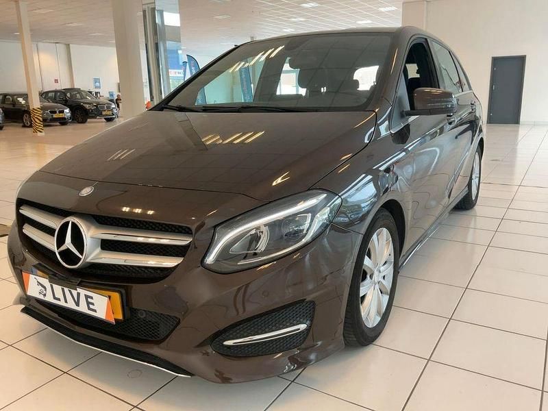 Braun Gebraucht 2017 Mercedes 180 Edition Limousine | 12.990 € (Superpreis) - Bild 1/4