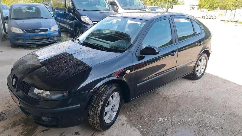 Grau Gebraucht 2006 Seat Leon Limousine | 1.500 € (Guter Preis) - Bild 1/4