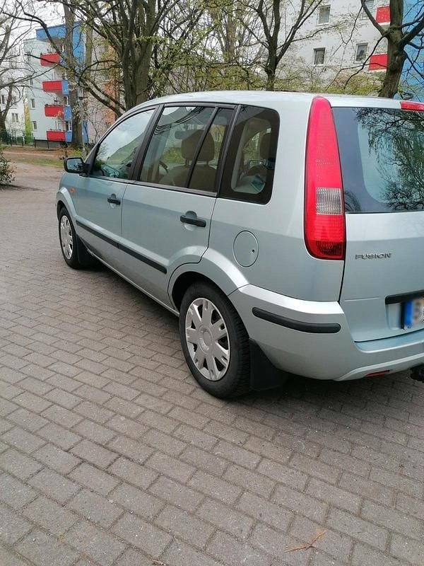 Second-hand Ford Fusion 80 CP (58 kW) 2003 Andere farben Hatchback