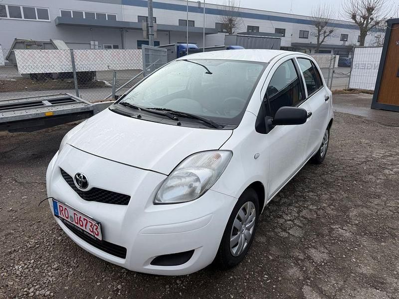 Weiß Gebraucht 2009 Toyota Yaris Limousine | 2.500 € (Fairer Preis) - Bild 1/4