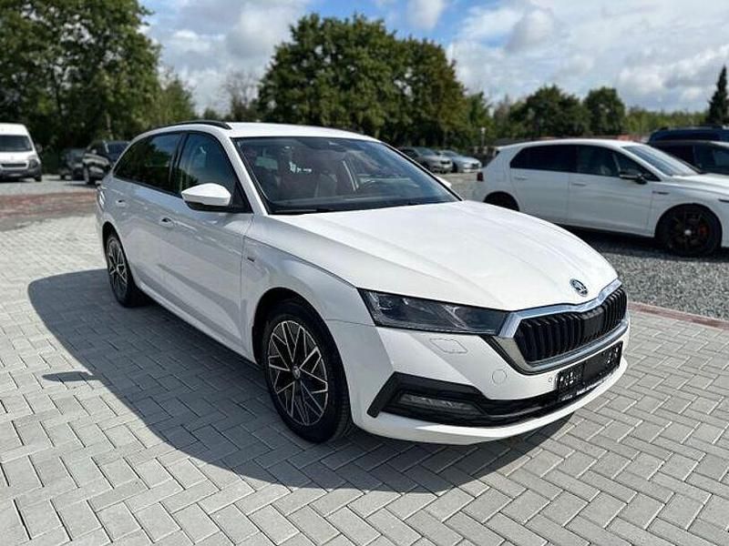 Weiß Gebraucht 2022 Skoda Octavia Clever Kombi | 18.950 € (Fairer Preis) - Bild 1/4