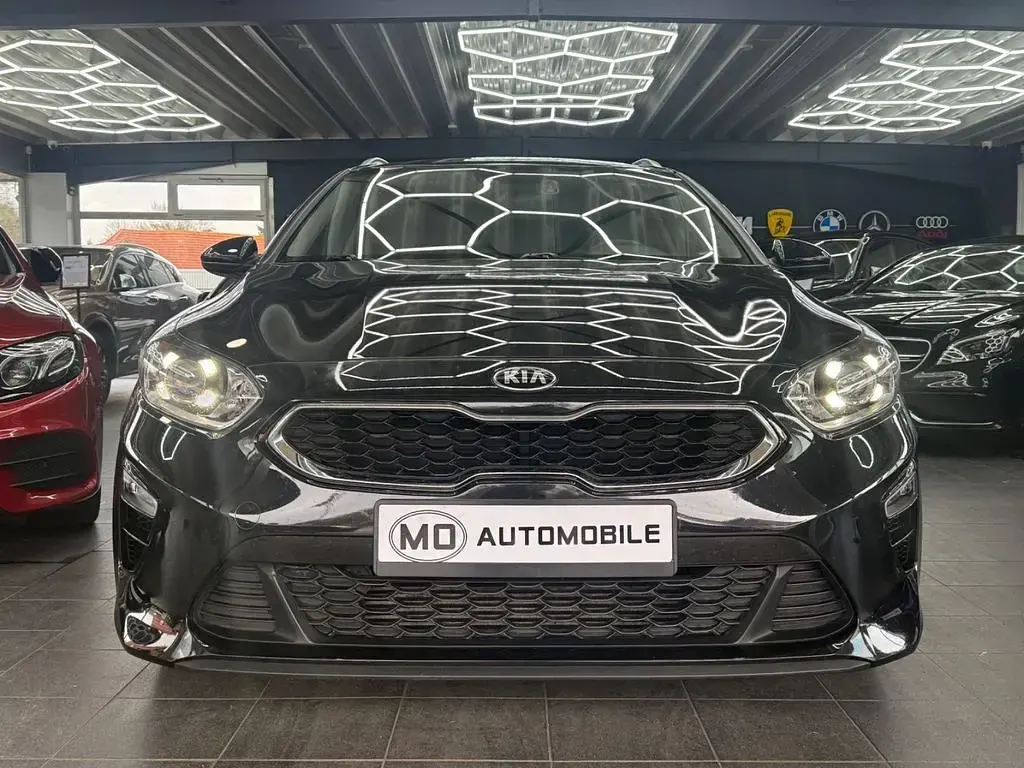 Second-hand Kia Ceed 140 CP (102 kW) 2018 Negru Hatchback