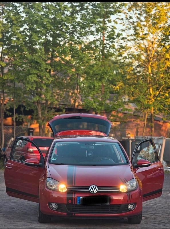 Gebraucht VW Golf VI 122 PS (89 kW) 2010 Rot Kleinwagen