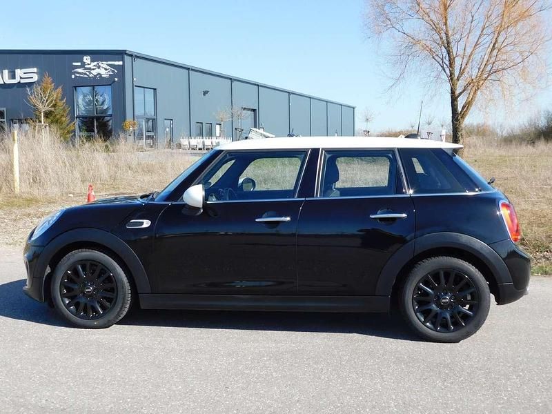 Gebraucht Mini Cooper D 116 PS (85 kW) 2016 Midnight black metallic Kleinwagen