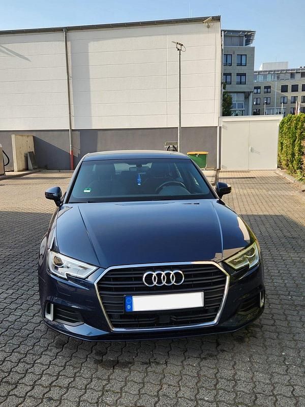 Gebraucht Audi A3 Sport 116 PS (85 kW) 2019 Blau Limousine