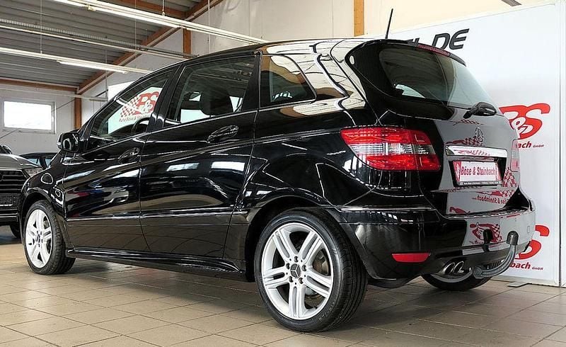 Gebraucht Mercedes E200 Edition 193 PS (141 kW) 2008 Schwarz Limousine