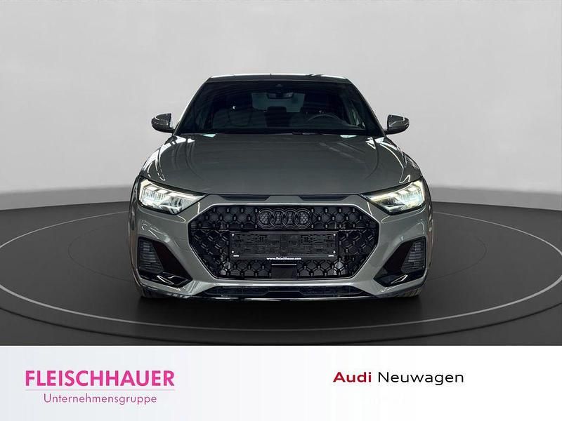 Neu Audi A1 S-Line 116 PS (85 kW) 2026 Chronosgrau metallic Limousine