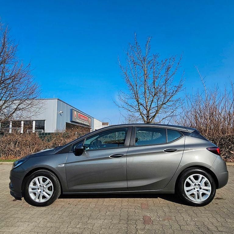 Gebraucht Opel Astra Eco 105 PS (77 kW) 2017 Grau Limousine