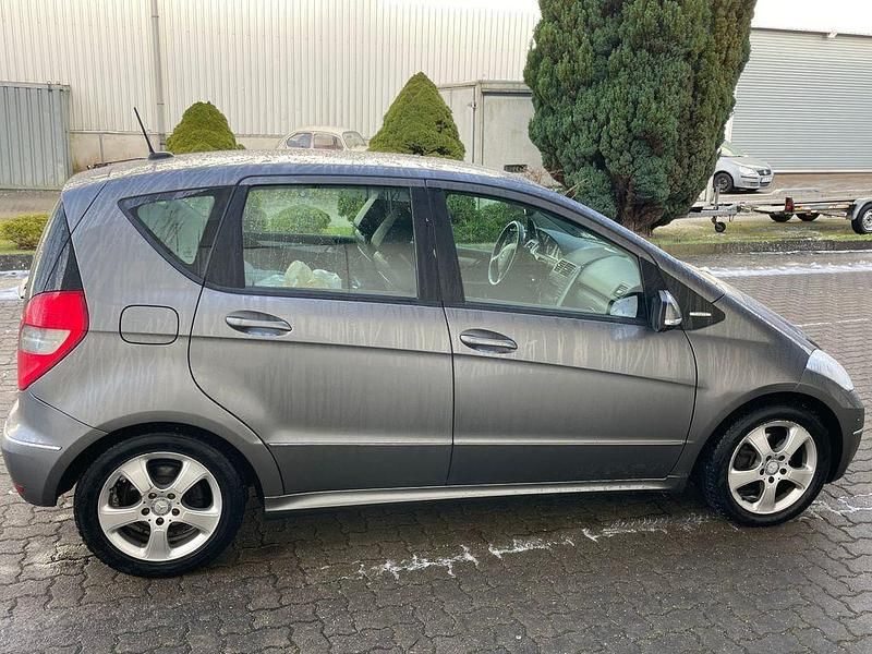 Grau Gebraucht 2010 Mercedes A180 Avantgarde Van / Kleinbus | 5.650 € (Fairer Preis) - Bild 1/4