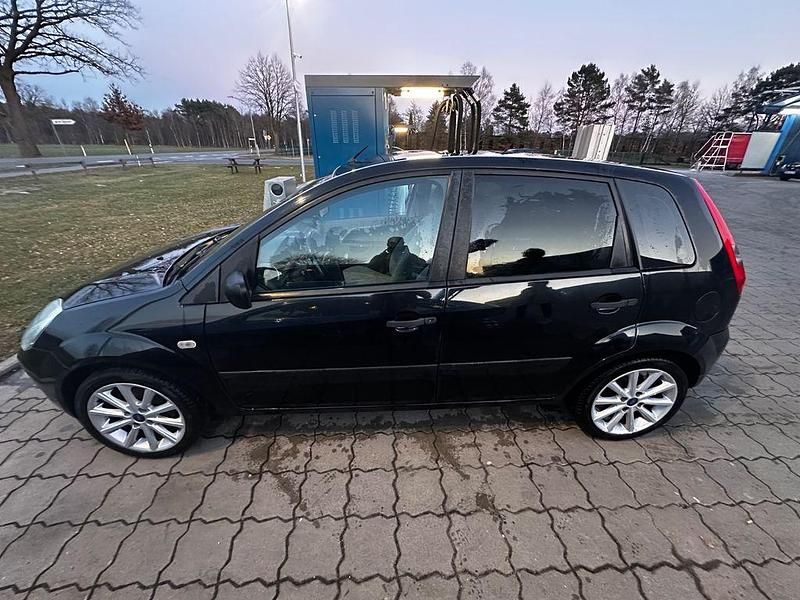 Gebraucht Ford Fiesta 80 PS (58 kW) 2002 Schwarz Kleinwagen