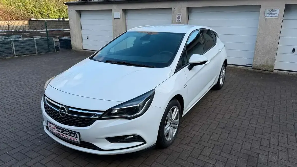 Usata Opel Astra Dynamic 110 CV (80 kW) 2017 Bianco Berlina