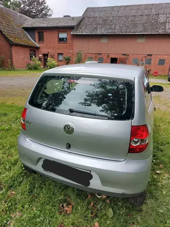 Gebraucht VW Fox 54 PS (39 kW) 2006 Silber Kleinwagen