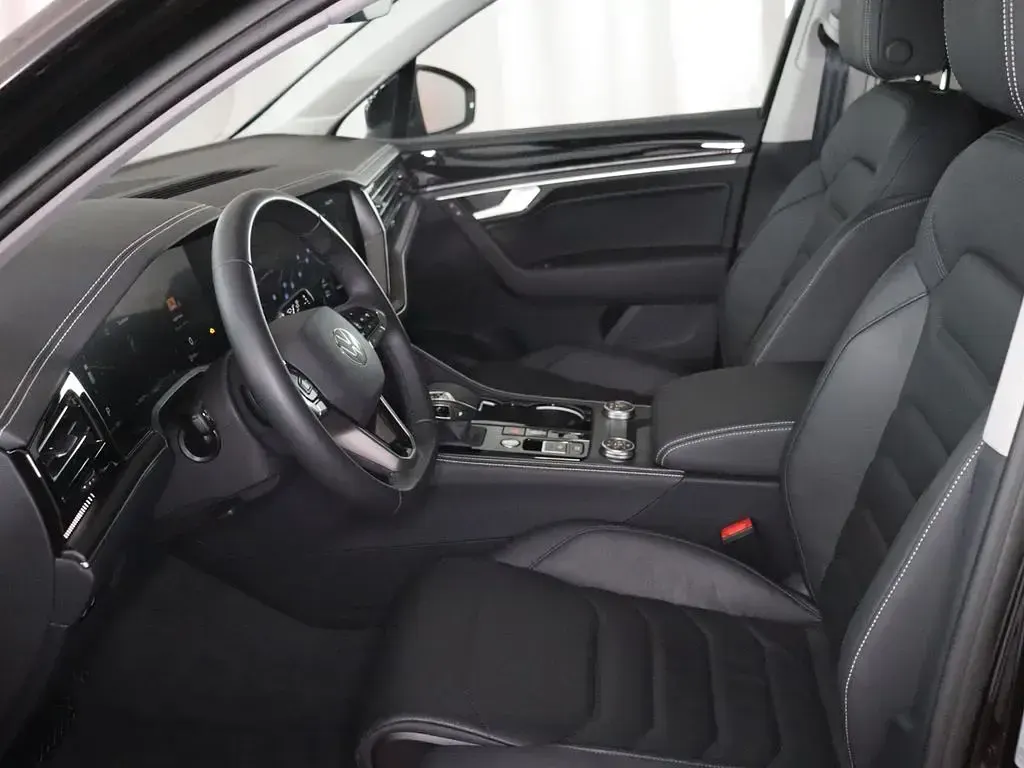 Gebraucht VW Touareg 231 PS (169 kW) 2025 Grenadillschwarz metallic SUV