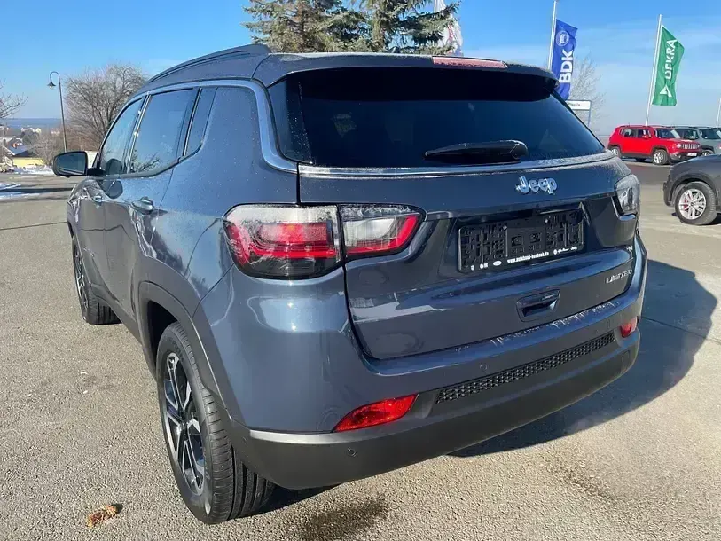 Usado Jeep Compass Limited 131 HP (96 kW) 2023 Azul SUV