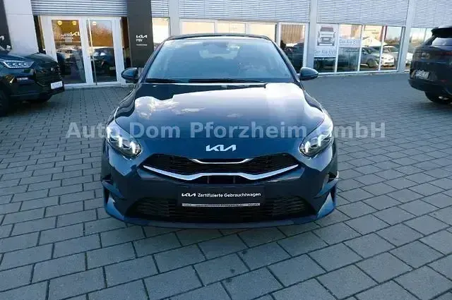 Gebraucht Kia Ceed Spirit 140 PS (102 kW) 2024 Grau Kleinwagen