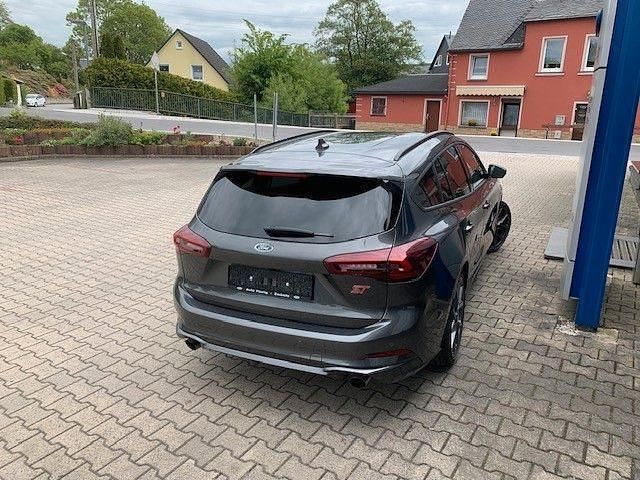 Neu Ford Focus ST 280 PS (205 kW) 2025 Grau Limousine