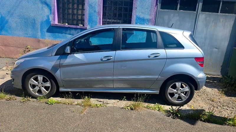 Gebraucht Mercedes B200 140 PS (102 kW) 2010 Van / Kleinbus