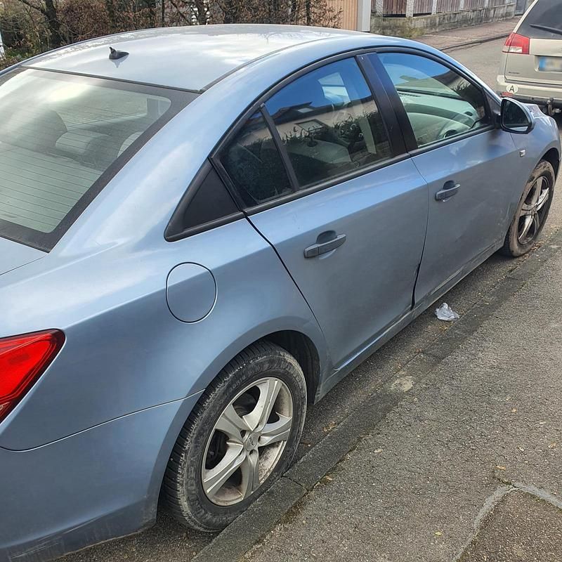 Gebraucht Chevrolet Cruze 105 PS (77 kW) 2010 Blau Limousine