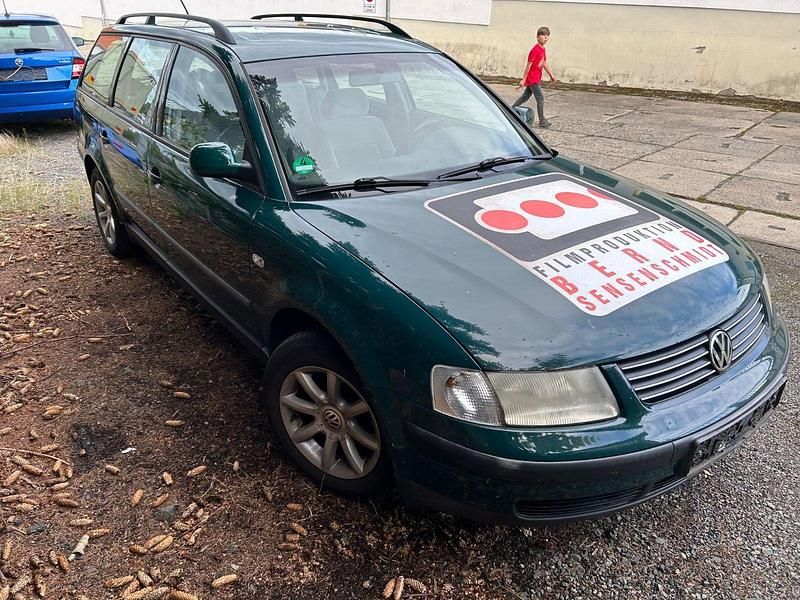 Grün Gebraucht 1998 VW Passat Comfortline Kombi | 390 € (Superpreis) - Bild 1/4