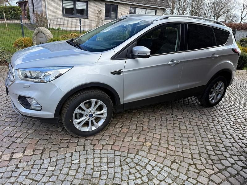 Gebraucht Ford Kuga 150 PS (110 kW) 2019 Silber SUV