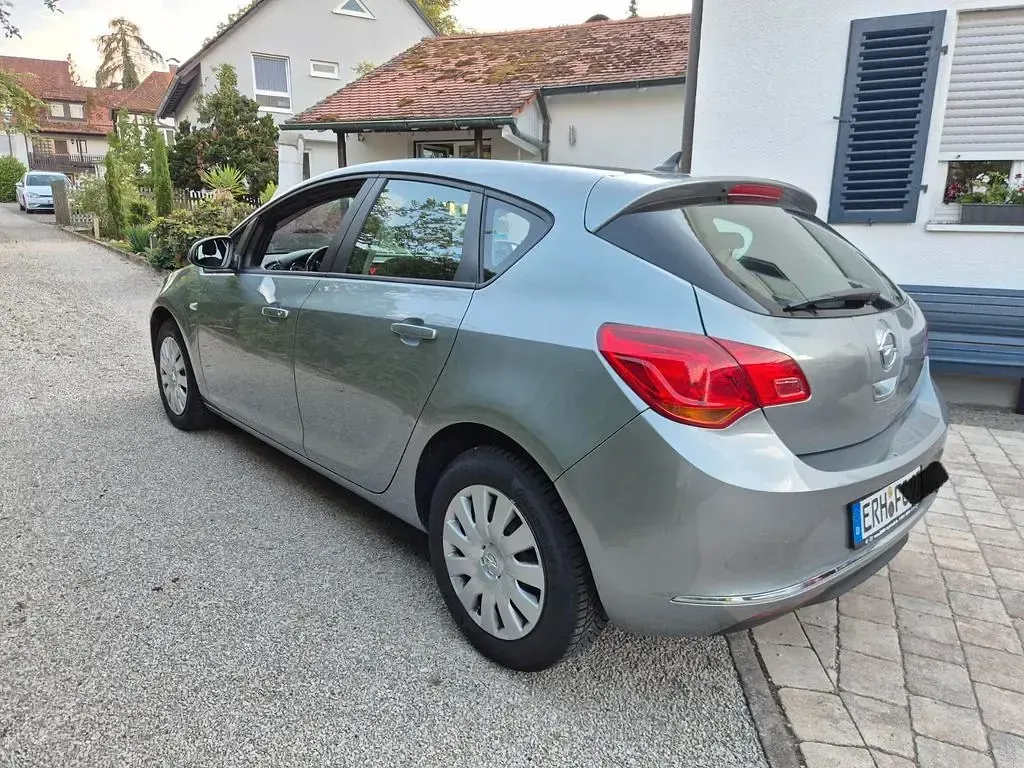 Gebraucht Opel Astra 101 PS (74 kW) 2015 Grau Limousine