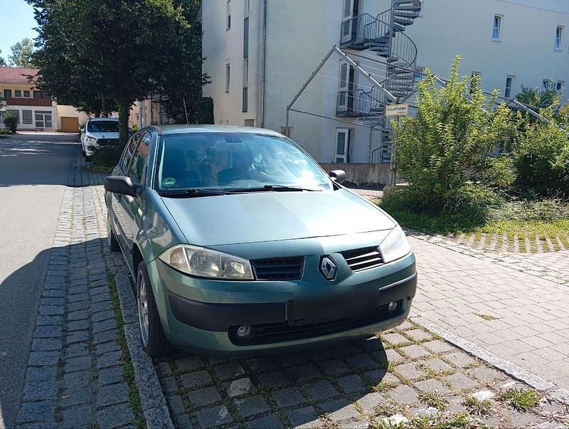 Grün Gebraucht 2003 Renault Mégane II Limousine | 600 € (Guter Preis) - Bild 1/4