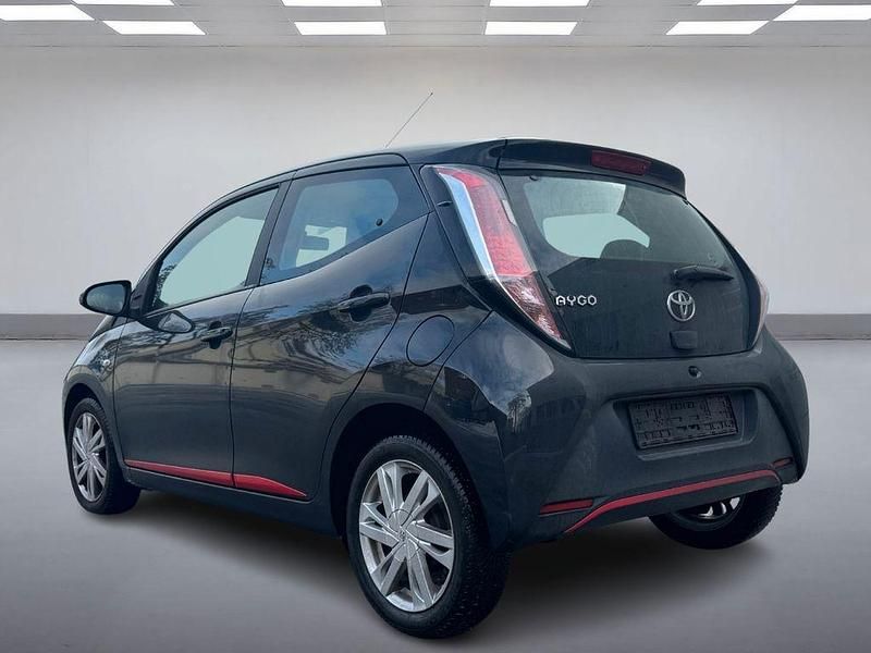 Gebraucht Toyota Aygo Play 69 PS (50 kW) 2017 Schwarz Kleinwagen