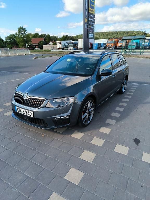 Grau Gebraucht 2015 Skoda Octavia RS Kombi | 15.000 € (Fairer Preis) - Bild 1/4