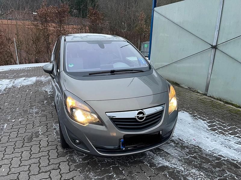 Andere farben Gebraucht 2010 Opel Meriva Van / Kleinbus | 4.250 € (Etwas zu teuer) - Bild 1/4