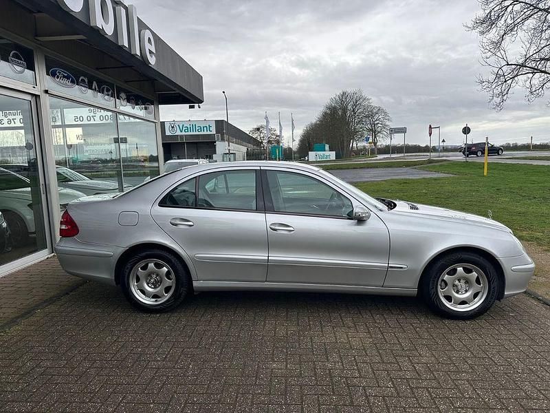 Gebraucht Mercedes E220 150 PS (110 kW) 2002 Silber Limousine