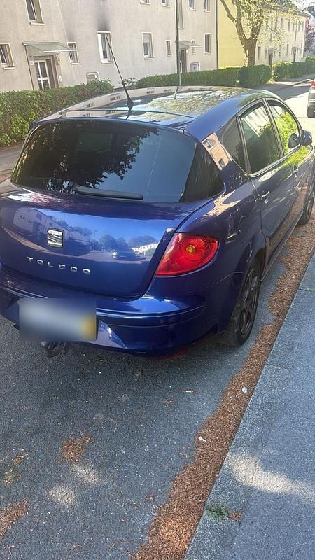 Second-hand Seat Toledo 105 CP (77 kW) 2007 Albastru Hatchback