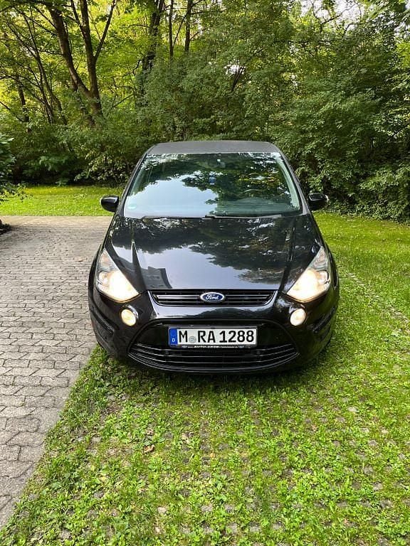 Schwarz Gebraucht 2010 Ford S-MAX Titanium Van / Kleinbus | 4.500 € (Fairer Preis) - Bild 1/4