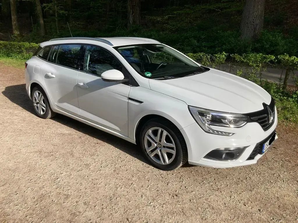 Gebraucht Renault Mégane Intens 116 PS (85 kW) 2020 Weiß Limousine
