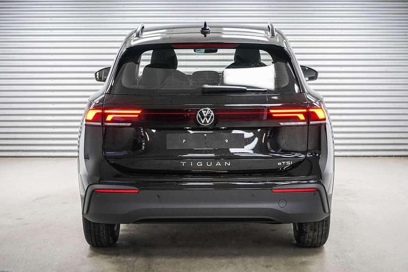 Neu VW Tiguan Basis 131 PS (96 kW) 2026 Grenadillschwarz SUV