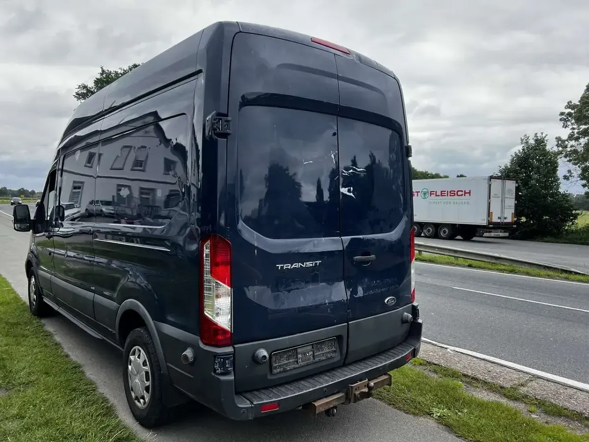 Gebraucht Ford Transit Trend 131 PS (96 kW) 2018 Blazerblau Van
