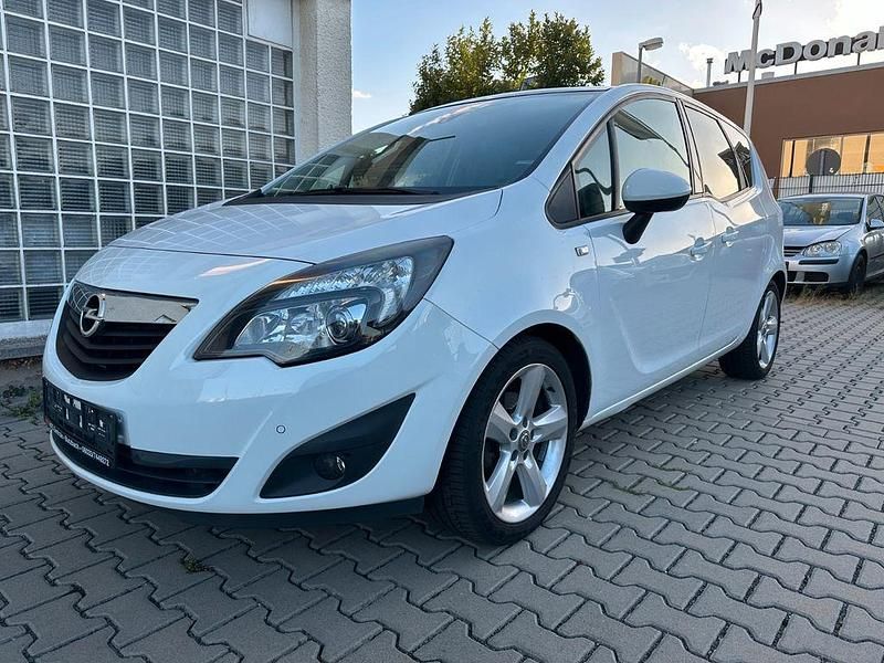 Weiß Gebraucht 2012 Opel Meriva Design Edition Van / Kleinbus | 3.990 € (Superpreis) - Bild 1/4