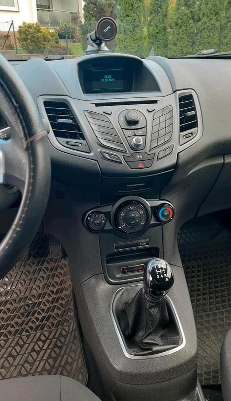 Gebraucht Ford Fiesta SYNC Edition 80 PS (58 kW) 2014 Blau Kleinwagen