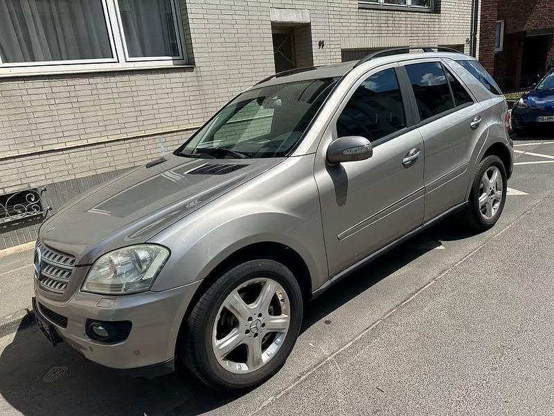 Braun Gebraucht 2007 Mercedes ML320 SUV | 6.200 € (Guter Preis) - Bild 1/4