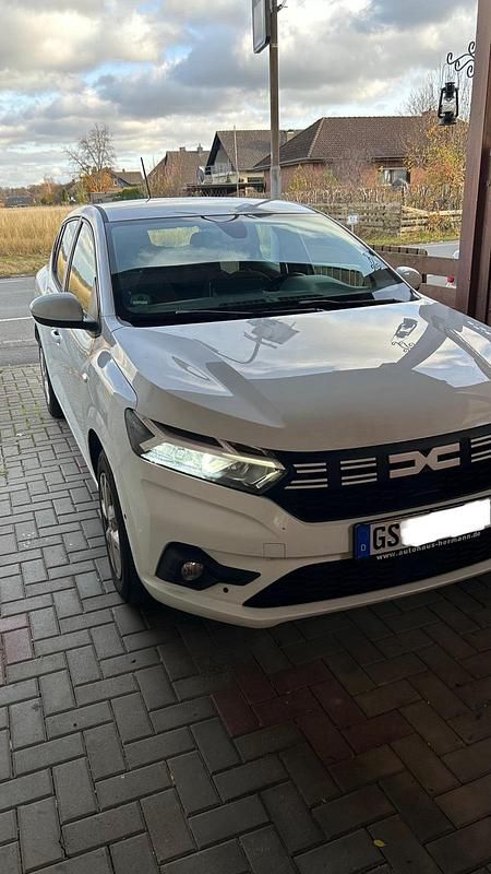 Weiß Gebraucht 2023 Dacia Sandero Kleinwagen | 12.500 € (Superpreis) - Bild 1/4