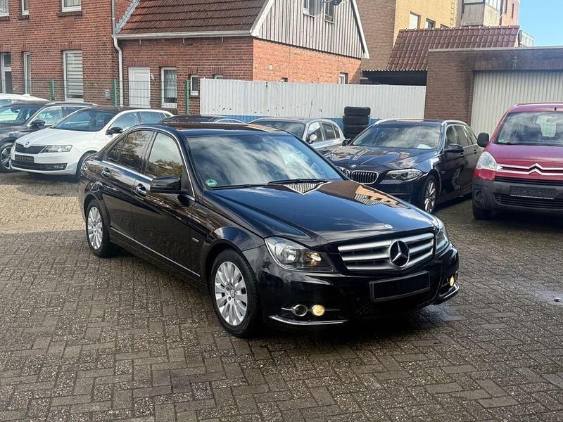 Schwarz Gebraucht 2011 Mercedes C180 Avantgarde Limousine | 9.999 € (Fairer Preis) - Bild 1/4