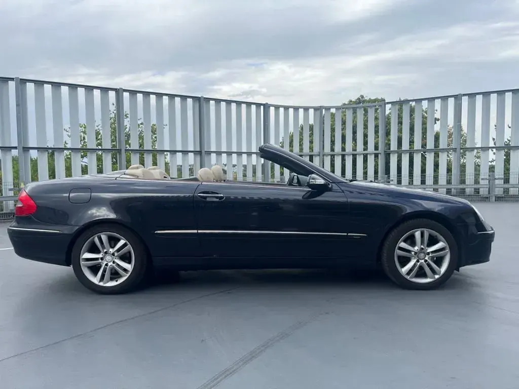 Gebraucht Mercedes CLK200 184 PS (135 kW) 2009 Schwarz Cabrio
