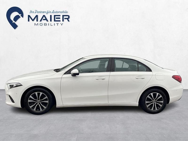 Gebraucht Mercedes A180 Business 116 PS (85 kW) 2021 Polarweiss  unilack Limousine