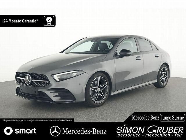 Lack mountaingrau (metallic) Gebraucht 2020 Mercedes A180 AMG Limousine | 27.350 € (Fairer Preis) - Bild 1/4